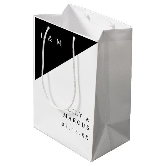 Zwart-wit monogram minimalistische bruiloft medium cadeauzakje (Achterkant Gekanteld)