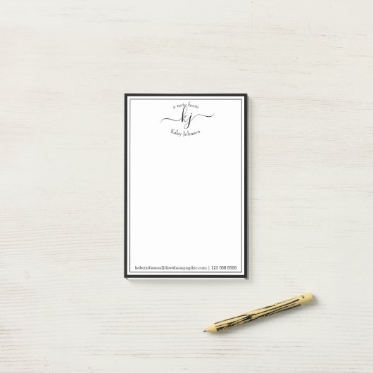 Zwart wit monogram script op bureau van post-it® notes (Op bureau)