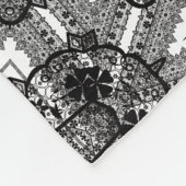 Zwart wit, openwerk, mandala fleece deken (Hoek)