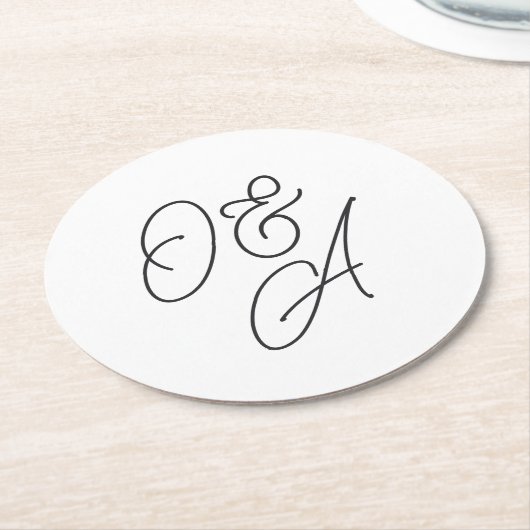 Zwart-wit overmaats script monogram bruiloft ronde kartonnen onderzetter (Gebogen)