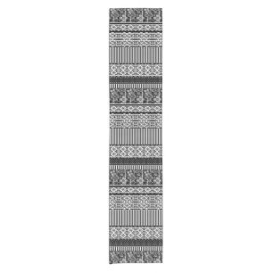 Zwart-wit patroon met kant en patchwork korte tafelloper