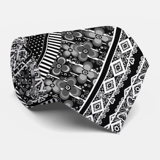 Zwart-wit patroon met kant en patchwork stropdas (Opgerold)