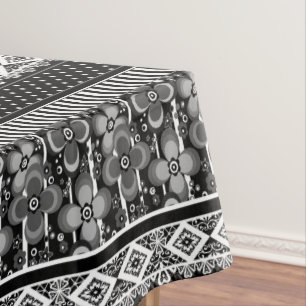 Zwart-wit patroon met kant en patchwork tafelkleed
