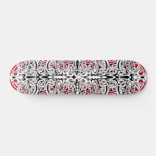 Zwart-wit Rijk Tribaal Ontwerp op rood Skateboard (Horizontaal)