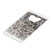 Zwart-wit, rond abstract design kredietkaart flessenopener (Voorkant Gekanteld)