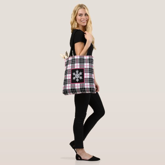 Zwart, wit, roze geplakt met Snowflake Canvas tas (Op model)
