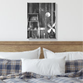 Zwart & Wit Rustieke Cabine Verroest Tin Muur 11x1 Canvas Afdruk (Insitu (Slaapkamer))