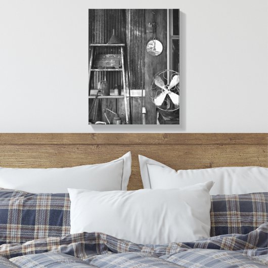 Zwart & Wit Rustieke Cabine Verroest Tin Muur 11x1 Canvas Afdruk (Insitu (Slaapkamer))