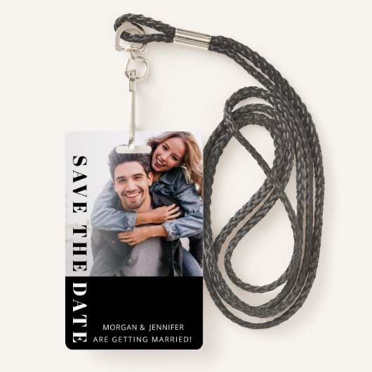 Zwart-wit Save the Date Badge (Voorkant met draagriem)