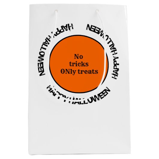 Zwart Wit Sinaasappel Typografie Happy Halloween Medium Cadeauzakje (Voorkant)