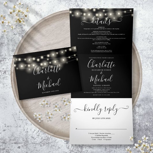 Zwart Wit String Lights Script Monogram Bruiloft Drieluik Uitnodiging