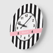 Zwart wit Stripe Roze Ribbon Naam Monogram Grote Klok (Hoek)