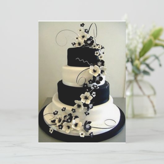 ZWART/WIT THEMATISCHE TROUWTAART UITNODIGING (Staand voorkant)