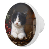 Zwart-wit Tuxedo Cat Winter Scene Schilderij Keramische Knop (Rechts)