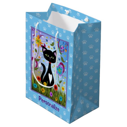 Zwart-wit Tuxedo Kat in een tuin personaliseren Medium Cadeauzakje (Voorkant Gekanteld)