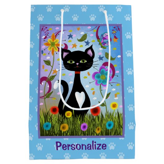Zwart-wit Tuxedo Kat in een tuin personaliseren Medium Cadeauzakje (Achterkant)