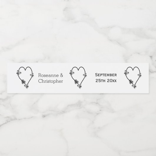 Zwart-wit vlinder hart ontwerp bruiloft waterfles etiket (Enkel label)