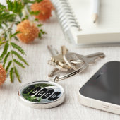 Zwart-wit Voetbal in groene gras Sleutelhanger (Zijkant)