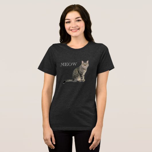 Zwart-wit zachte kat V-nek T-shirt (Voorkant volledig)