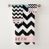 Zwart-wit Zigzag, Chevron, Blauw, Jouw naam Bad Handdoek (Insitu)