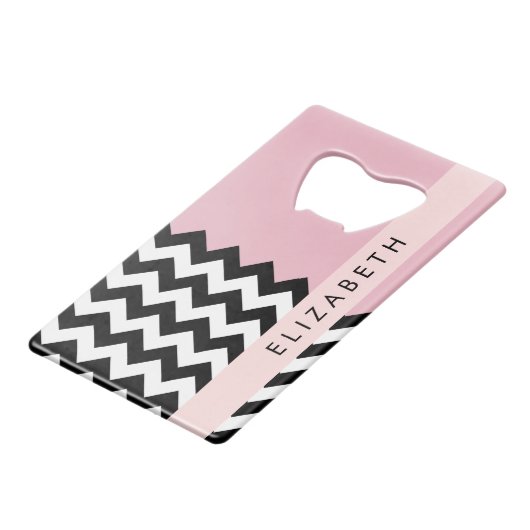 Zwart-wit Zigzag, Chevron, Roze, Jouw naam Kredietkaart Flessenopener (Voorkant Gekanteld)
