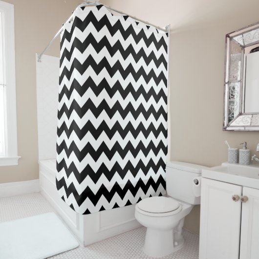 Zwart-wit zigzag patroon, Chevron Pattern Douchegordijn (In situ)