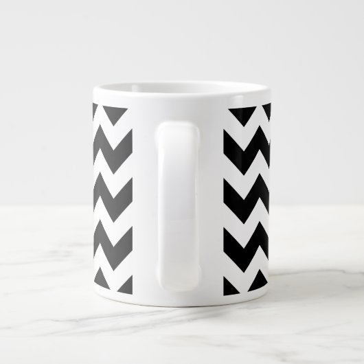 Zwart-wit zigzag patroon, Chevron Pattern Extra Grote Beker (Achterkant)