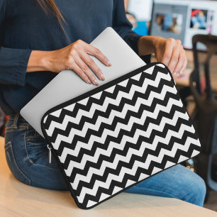 Zwart-wit zigzag patroon, Chevron Pattern Laptop Sleeve