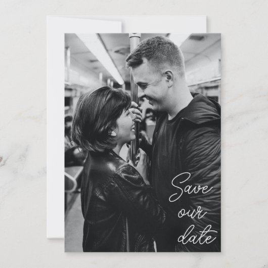 Zwart-witfoto Moderne handgeschreven bruiloft Save The Date (Voorkant)