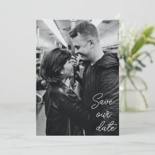 Zwart-witfoto Moderne handgeschreven bruiloft Save The Date