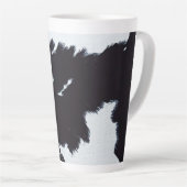 Zwart-witkoeienafdrukken Latte Mok (Rechterhoek)
