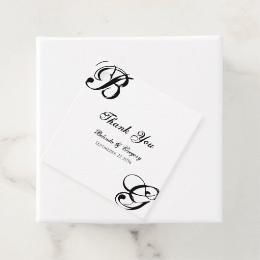 Zwart-witscript monogram bruiloft bedankjes labels (In situ)
