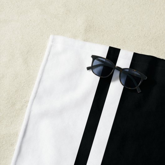 Zwart-witsport Stripe naam en nummer Strandlaken (In situ)