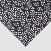 Zwart-witte dog en harten afdrukken van paisley tissuepapier (Detail)