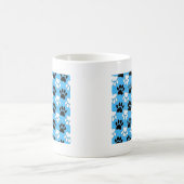 Zwart-witte en rode vlekken op blauwe achtergrond koffiemok (Center)