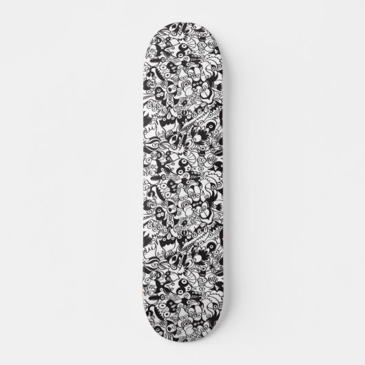 Zwart-witte engerige monsters in tekenstijl skateboard (Voorkant)