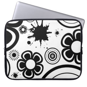 Zwart-witte fantasiebloemen, cirkels, spatten laptop sleeve