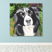 Zwart-witte grenscollie tegen Bloemen Canvas Afdruk (Insitu (Houten vloer))