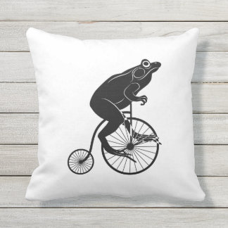 Zwart-witte kikker of Toad op een bike Buitenkussen