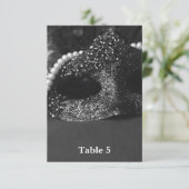 Zwart & Witte Masquerade Masker Parels Tafelnummer (Staand voorkant)