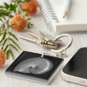 Zwart-witte Nautilus Shell Sleutelhanger (Voorkant Rechts)