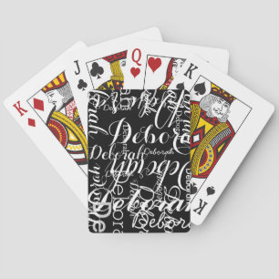 Zwart-witte speelkaarten met een patroon van namen
