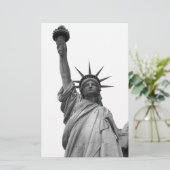 Zwart & Witte Standbeeld van de Vrijheid Briefpapier (Staand voorkant)