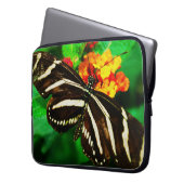 Zwart witte streep zebra longwing vlinder foto laptop sleeve (Voorkant Links)