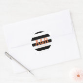 Zwart-witte strepen | Oranje Monogram & Datum Ronde Sticker (Envelop)