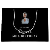 Zwart-witte verjaardagsfoto met naam groot cadeauzakje (Voorkant)