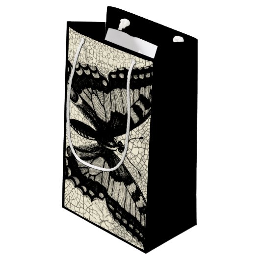 Zwart-witte vlinder op gekraakte achtergrond klein cadeauzakje (Achterkant Gekanteld)