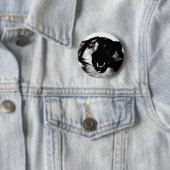 Zwart-witte wolf ronde button 5,7 cm (In situ)