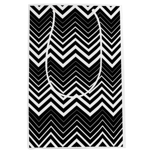 Zwart-witte zigzag Chevron Medium Cadeauzakje (Voorkant)