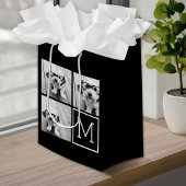 Zwart-witteinkfotocollage met monogram medium cadeauzakje